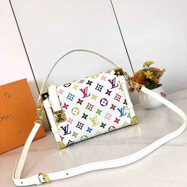 ルイヴィトンバッグ背面デザイン